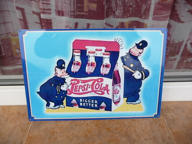 Метална табела Pepsi Cola Пепси кола полицаи бутилки хладилник - снимка 1