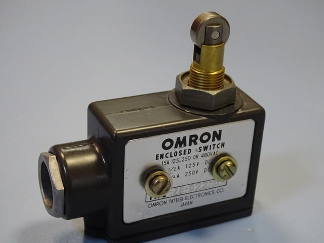 Изключвател Omron ZE-Q22-G Enclosed Switch Roller Plunger 15A - снимка 3