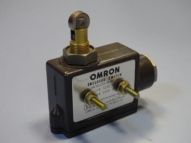 Изключвател Omron ZE-Q22-G Enclosed Switch Roller Plunger 15A - снимка 6