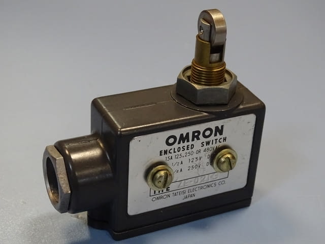 Изключвател Omron ZE-Q21-G Enclosed Switch Roller Plunger 15A - снимка 4