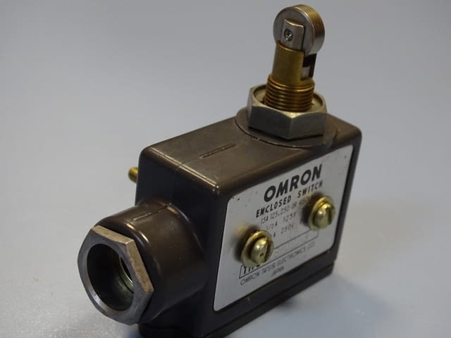 Изключвател Omron ZE-Q21-G Enclosed Switch Roller Plunger 15A - снимка 5