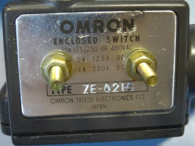 Изключвател Omron ZE-Q21-G Enclosed Switch Roller Plunger 15A - снимка 7