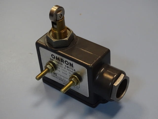 Изключвател Omron ZE-Q21-G Enclosed Switch Roller Plunger 15A - снимка 8