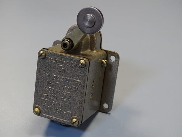 Краен изключвател ВК 200 БЭ 1-3 6A/380VАС рамо с една ролка, град Пловдив - снимка 2