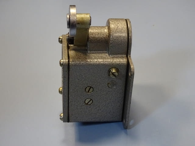 Краен изключвател ВК 200 БЭ 1-3 6A/380VАС рамо с една ролка, град Пловдив - снимка 3