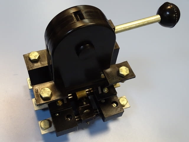 Включвател лостов въздушен прекъсвач тип ВЛДК-250А, град Пловдив | Промишлено Оборудване - снимка 7