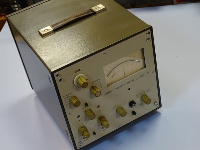 Универсален измервателен уред RFT VEB universalmesseinrichtung UM111 - снимка 1