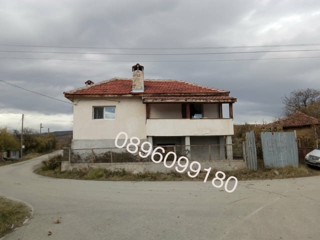 Продава се къща на 2 етажа в село Горна василица на 1 час от София - снимка 1