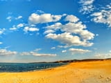 Красивия плаж Каваци, първа линия