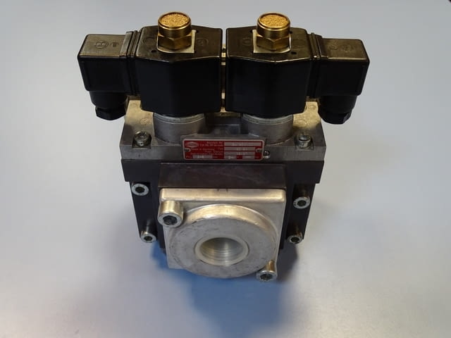 Пневматичен разпределител за преси HERION XSZ 20 press safety valve 24VDC 2/8Bar - снимка 1