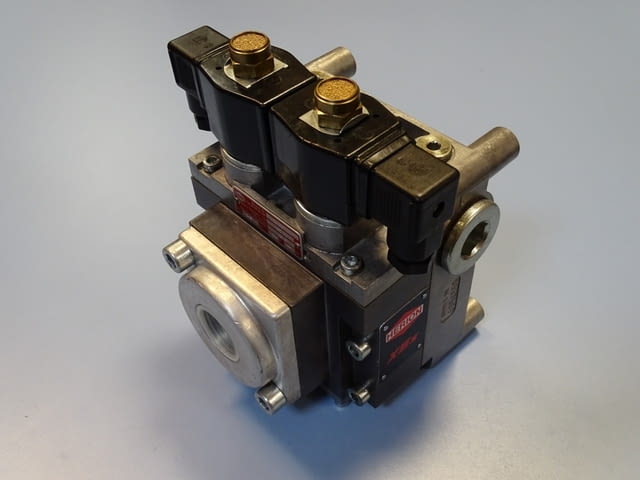 Пневматичен разпределител за преси HERION XSZ 20 press safety valve 24VDC 2/8Bar - снимка 2