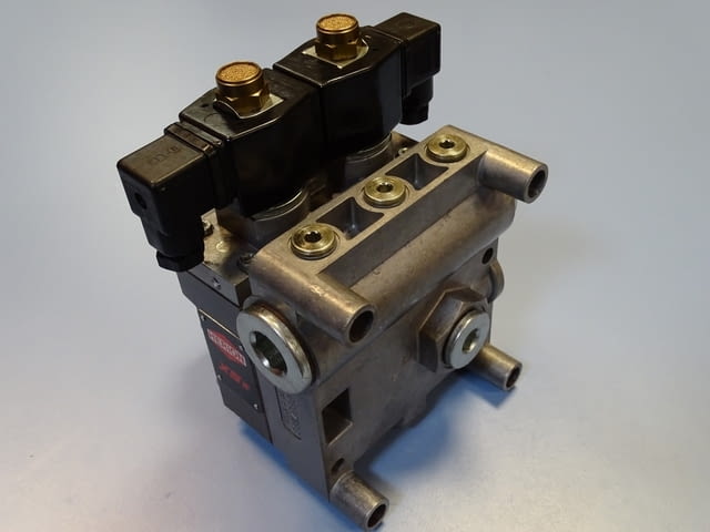 Пневматичен разпределител за преси HERION XSZ 20 press safety valve 24VDC 2/8Bar - снимка 4