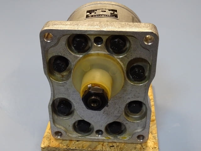 Хидравлична помпа "Хидравлика" С54Х-1 175 Bar 1500 min-1, city of Plovdiv - снимка 2