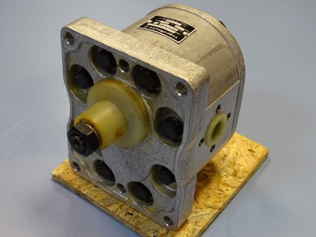 Хидравлична помпа "Хидравлика" С54Х-1 175 Bar 1500 min-1, city of Plovdiv - снимка 7