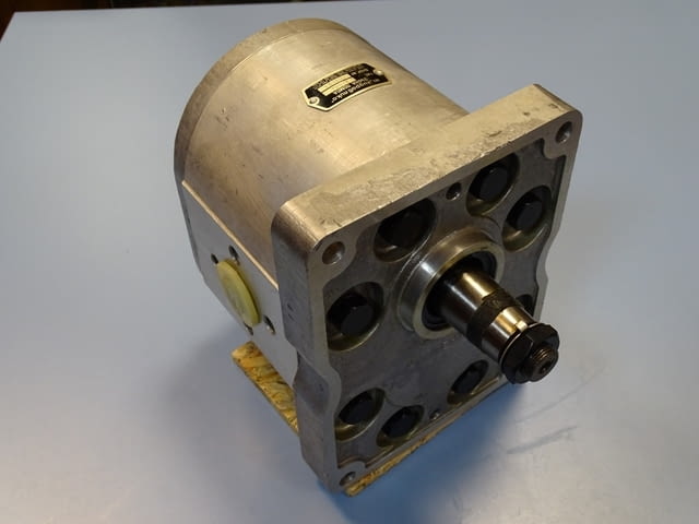 Хидравлична помпа "Хидравлика" А280X 140 Bar 1500 min-1 Hydraulic pump - снимка 1