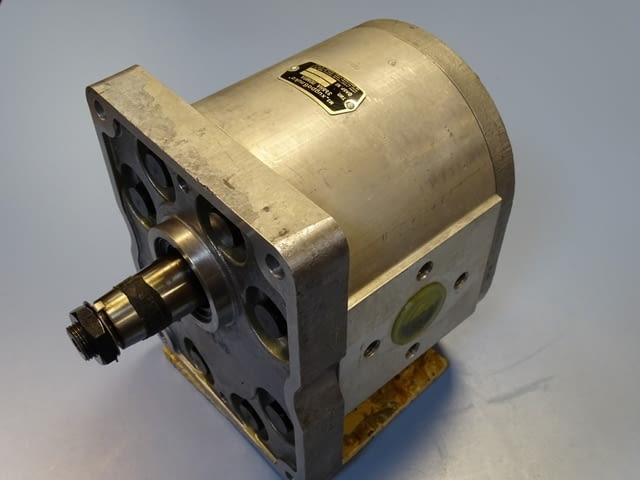 Хидравлична помпа "Хидравлика" А280X 140 Bar 1500 min-1 Hydraulic pump - снимка 2