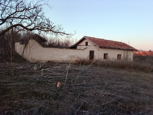 Предлагам къща с двор 760 кв.м село Върбяне до Плиска, village Varbyanе | Houses & Villas - снимка 4