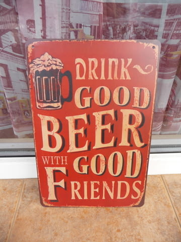 Метална табела Хубава бира с добри приятели на маса с халба, град Радомир - снимка 1