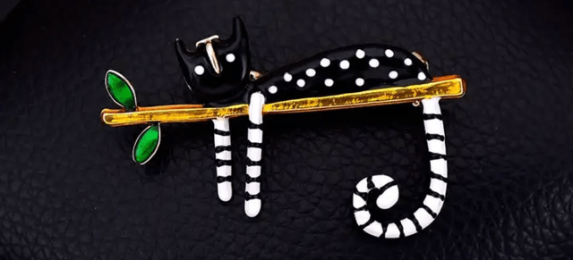 Брошка Котка - град Монтана | Колиета / Синджири / Медальони - снимка 1