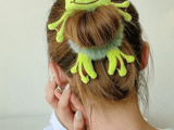 Плюшена жабка ластик за коса