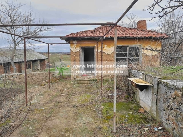 3779. Къща с двор, обор и навес за продажба в село Брягово, Хасково. - снимка 4