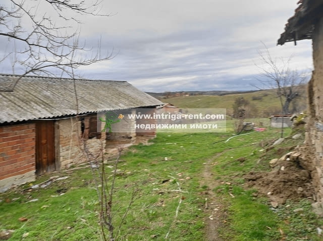 3779. Къща с двор, обор и навес за продажба в село Брягово, Хасково. - снимка 6