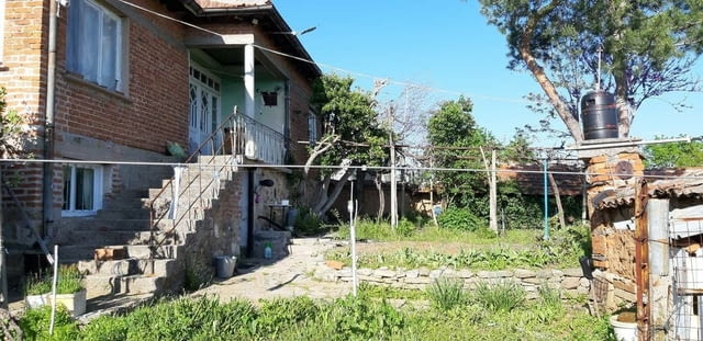 Къща в село Елена област Хасково 2-етажна, Тухла, 500 м2 - град Хасково | Къщи / Вили - снимка 2