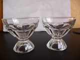 Две стъклени чашки за 2лв. чаши стъкло на столче аперитив
