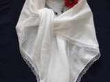Памучна риза с ръчно изработени шевици плюс бяла кърпа за глава с венче