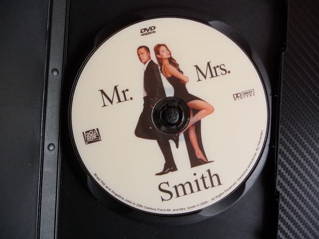 Мистър и мисис Смит екшън Брат Пит Анджелина Джоли филм DVD, град Радомир - снимка 2