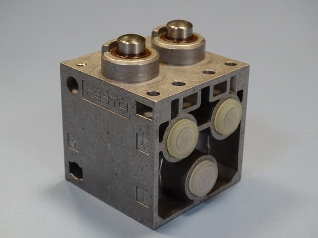 Пневматичен изключвател Festo 6809 V-5-1/4 B stem actuated pneumatic limit valve - снимка 2