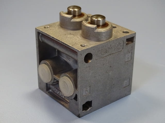 Пневматичен изключвател Festo 6809 V-5-1/4 B stem actuated pneumatic limit valve - снимка 3