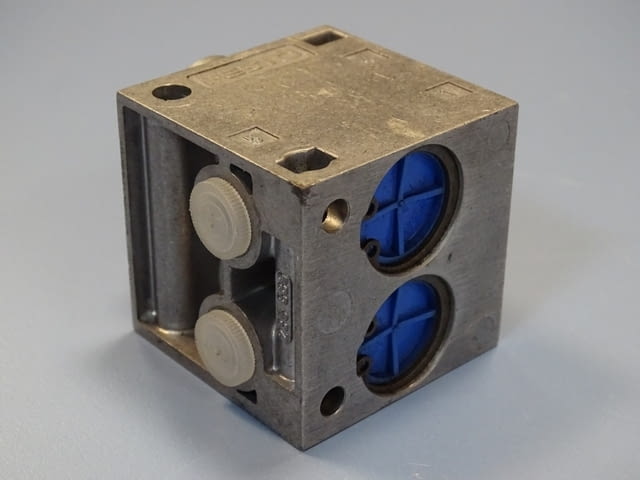 Пневматичен изключвател Festo 6809 V-5-1/4 B stem actuated pneumatic limit valve - снимка 4