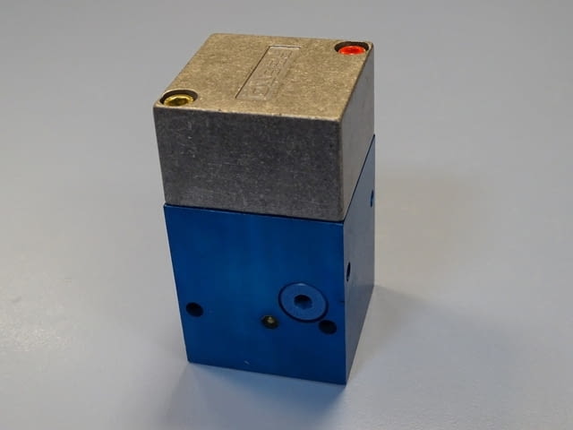 Пневматичен контролен блок Festo ZSB 1/8(576656) control block for two - снимка 4