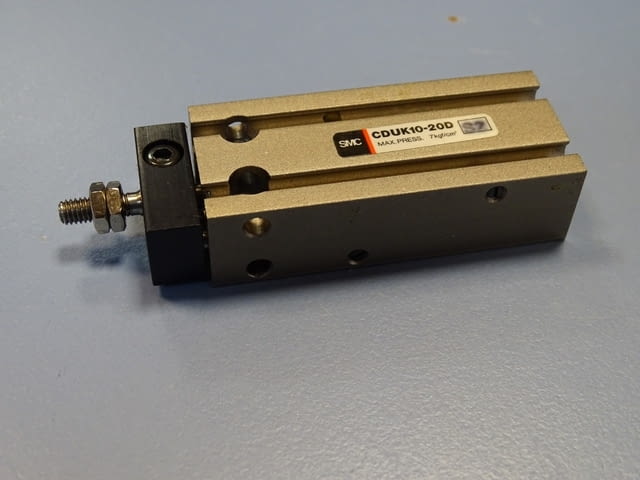 Пневматичен цилиндър SMC CDUK10-20D + 2 сензора SMC D-97 indicator - снимка 2
