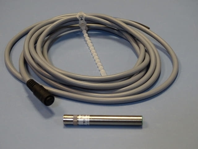 Индуктивен датчик Baumer Electric IFR 06.26.35/S8/L inductive sensor - снимка 6