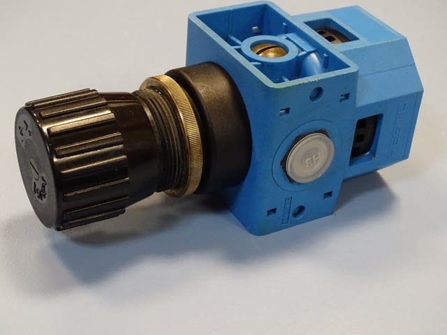 Регулатор за налягане Festo LR-1/4-S-8 pressure regulator, city of Plovdiv - снимка 3