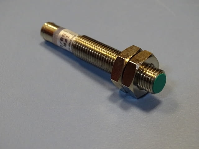 Индуктивен датчик Baumer Electric IFR 08.26.35/S8/L inductive sensor - снимка 6