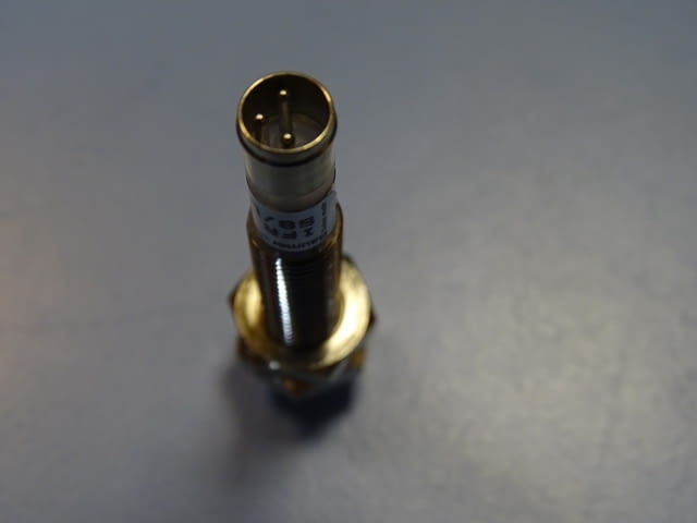 Индуктивен датчик Baumer Electric IFR 08.26.35/S8/L inductive sensor - снимка 7