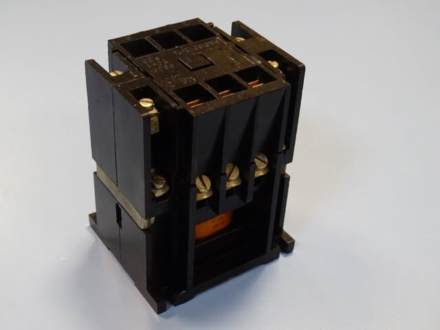 Контактор KB2 ЕАЗ Пловдив 32A, 220V AC, град Пловдив | Промишлено Оборудване - снимка 2