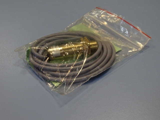 Индуктивен датчик Baumer Electric FZAM 12P 1005 inductive sensor - снимка 1