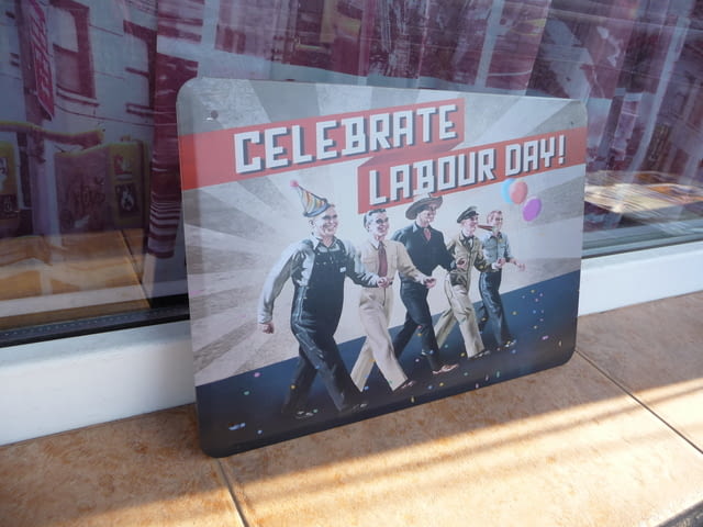 Метална табела разни Да празнуваме празника на труда ден, град Радомир | Картини - снимка 2