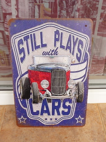 Метална табела кола Still Plays with Cars ретро автомобил гаражи - снимка 1