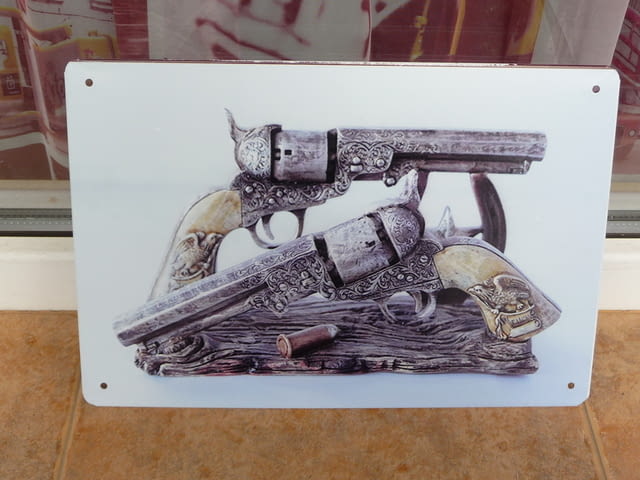 Метална табела разни револвери гравирани патрон уестърн пистолети - снимка 1