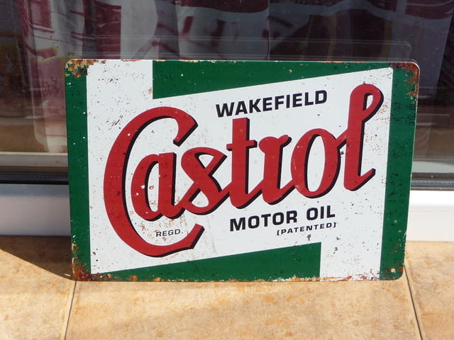 Метална табела кола Castrol motor oil Кастрол моторно масло реклама - снимка 1