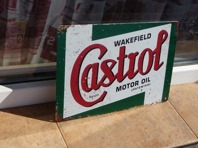 Метална табела кола Castrol motor oil Кастрол моторно масло реклама - снимка 3