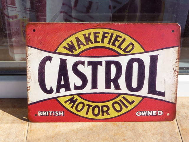 Метална табела кола Castrol Кастрол моторно масло червена рекламна - снимка 1