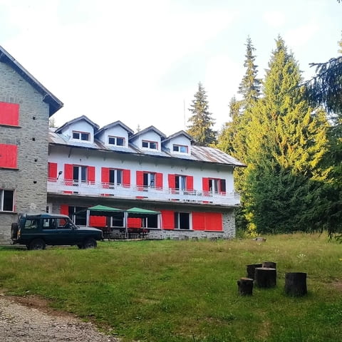 Почивка в Хижа Момина Вода - Красиви Родопи, село Момчиловци | Почивка на Планина - снимка 2