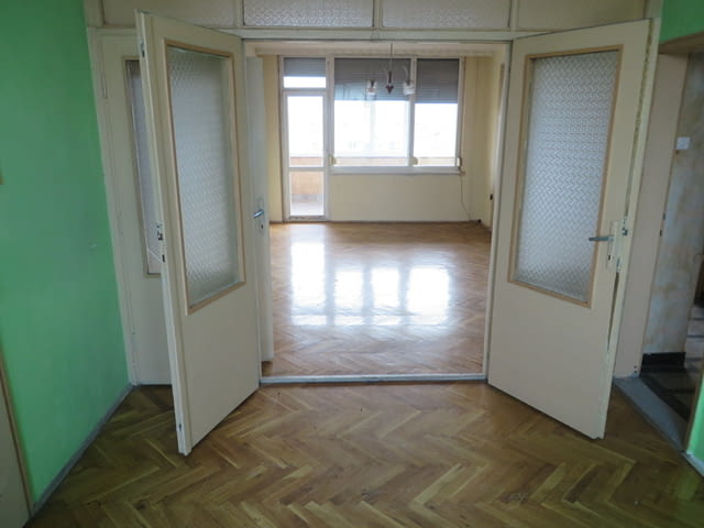 Продава тристаен апартамент в град Пловдив, кв. “Въстанически” - снимка 1