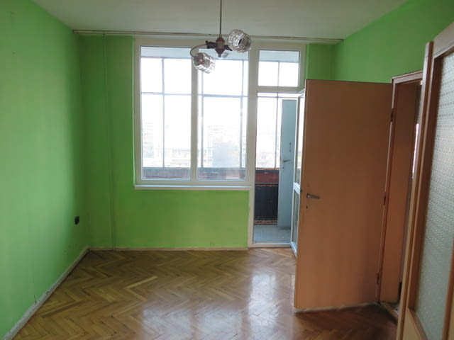 Продава тристаен апартамент в град Пловдив, кв. “Въстанически” - снимка 2